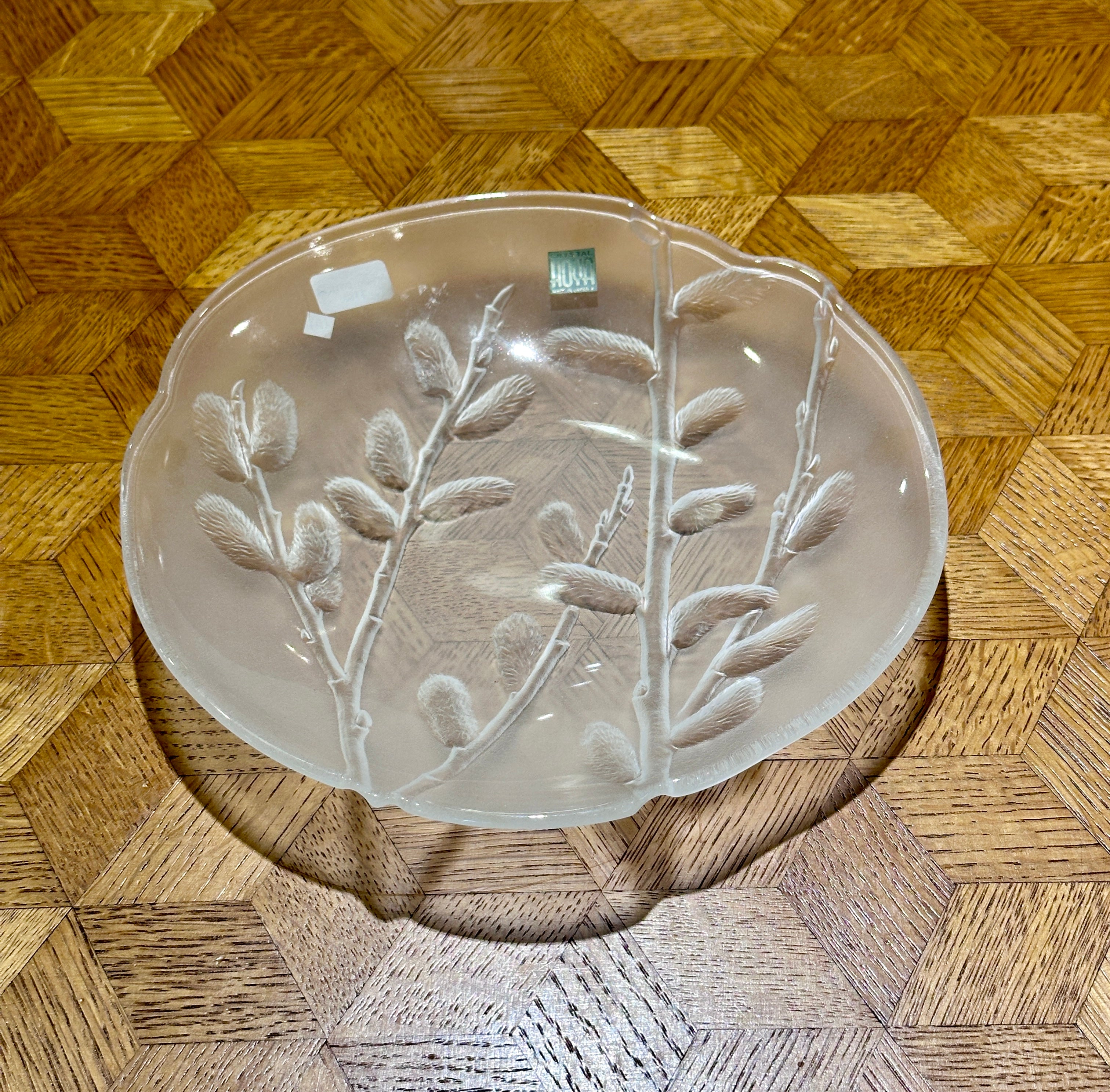 Hoya Japan embossed grass leaf glass garden plate