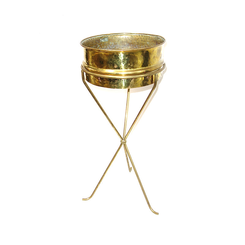 One Cache Pot on Trepied