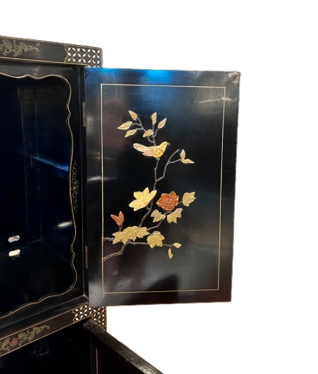 Ladies in the park Jade cabinet