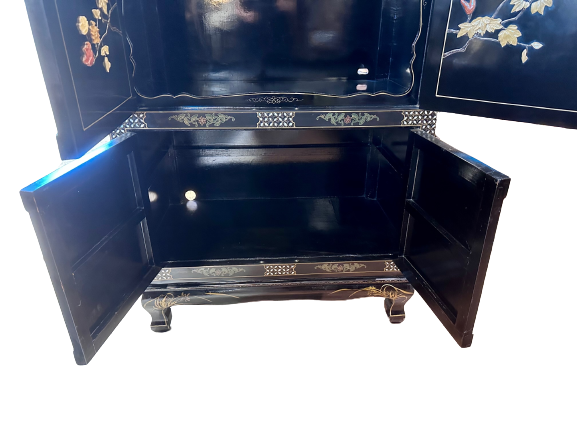 Ladies in the park Jade cabinet