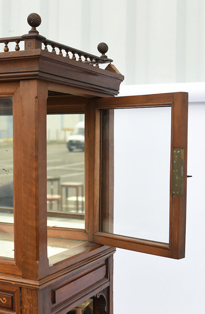 Vivian Vitrine Cabinet