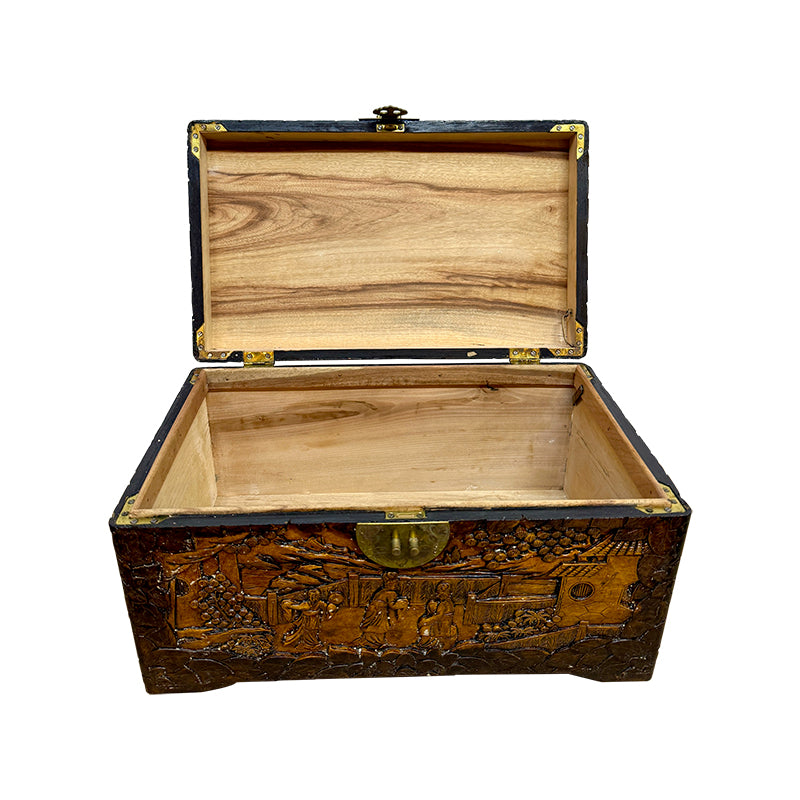 古精工雕芸香樟木箱中
