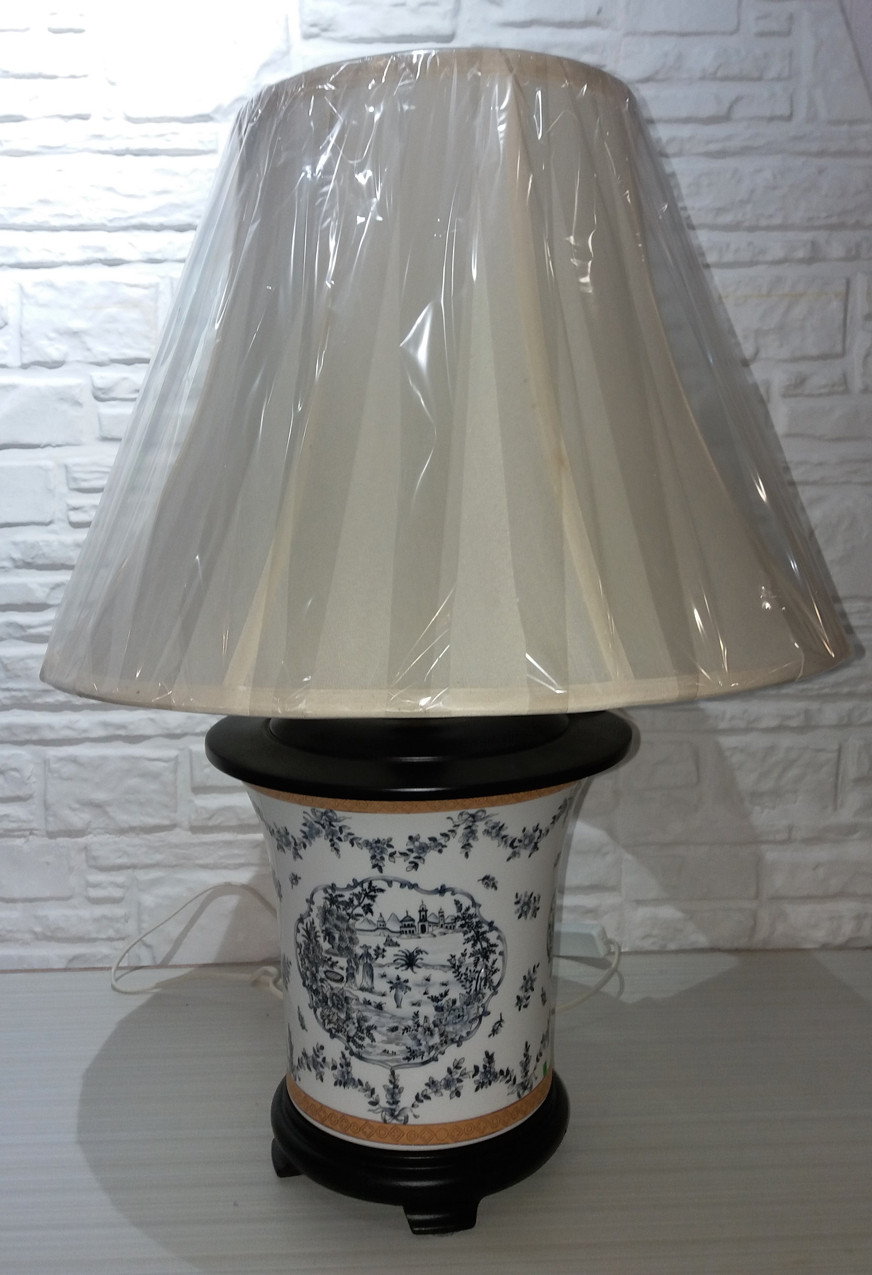 Vintage Ceramic porcelain chinese lamp