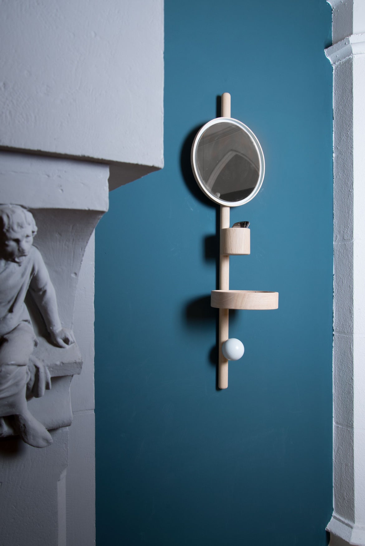 At your disposal, in a corridor,  bedroom,  or bathroom, the SATELLITE clothes stand is handy and ready to serve you. Made of a mirror, 2 catch-all containers and a hanger. It does not take much space and is easy to hang up.