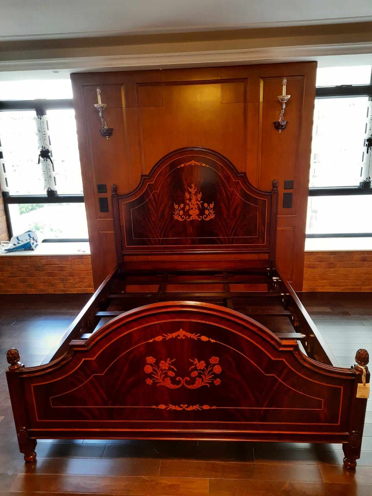 TaiKoo Shing (太古城) - Peninsula bed by Jansen