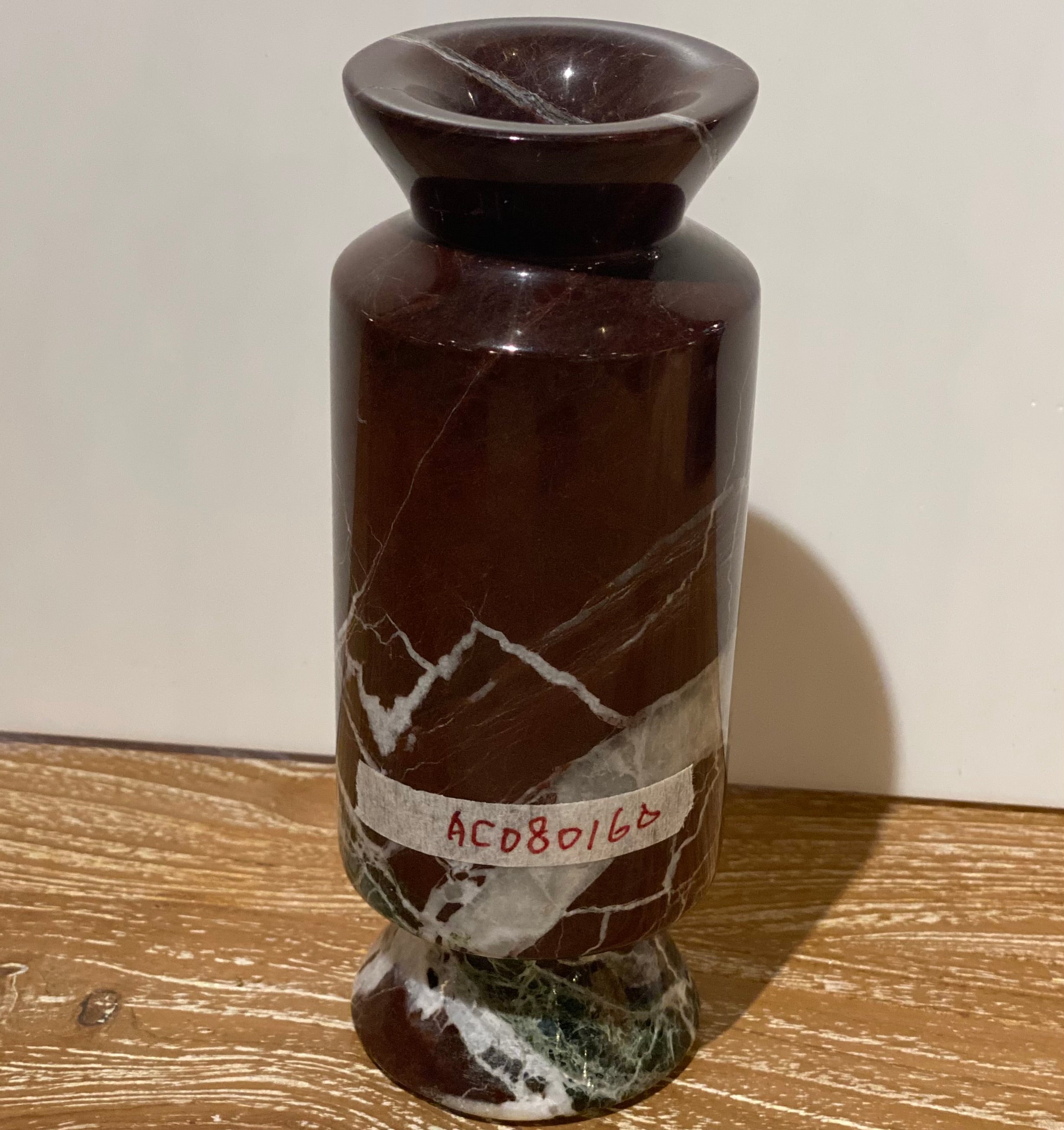 Marble Vase， rosette