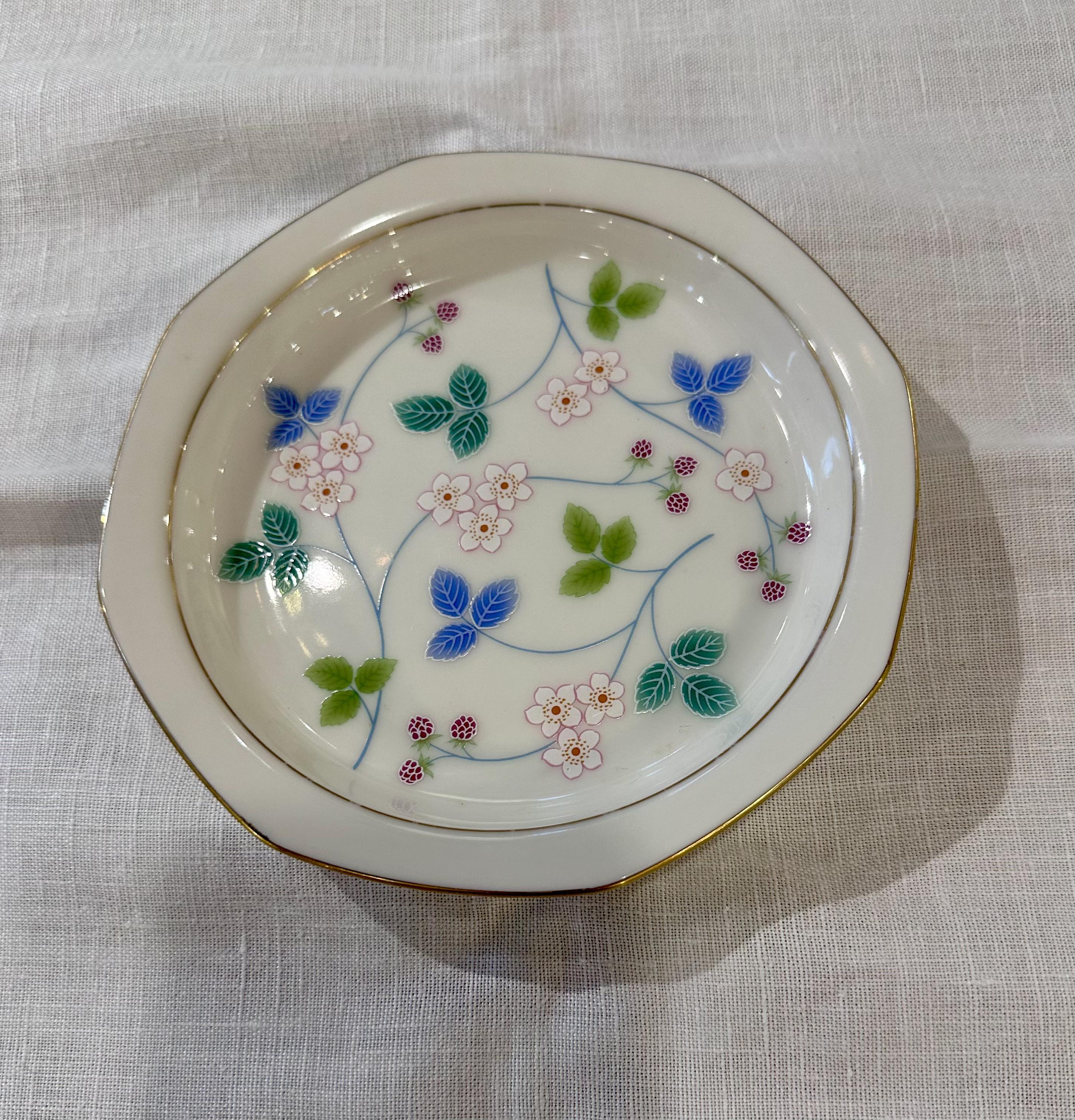 Vintage Japanese Clover Garden Corner Plate