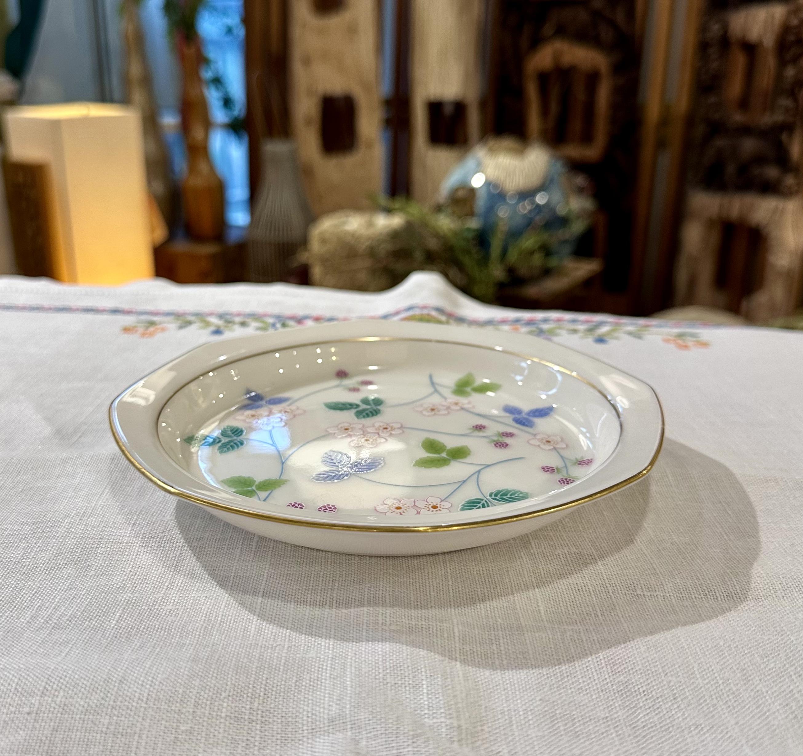 Vintage Japanese Clover Garden Corner Plate