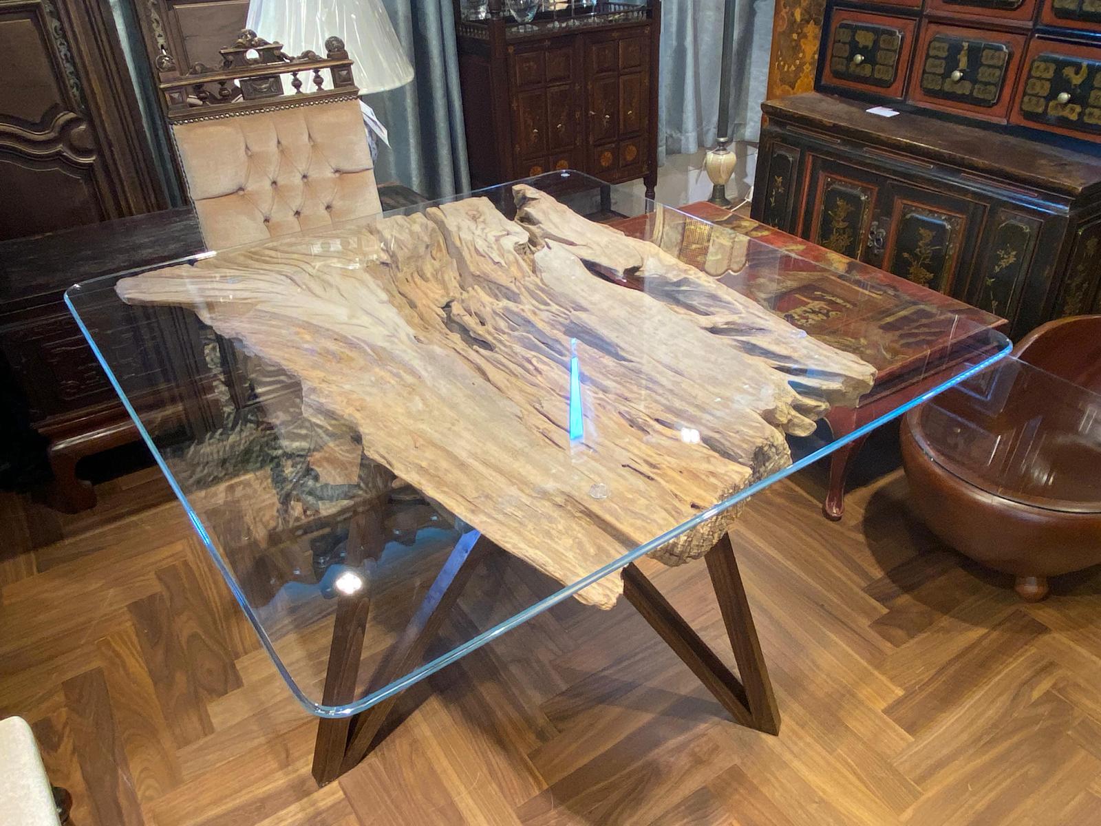 Wuyu Dining Table