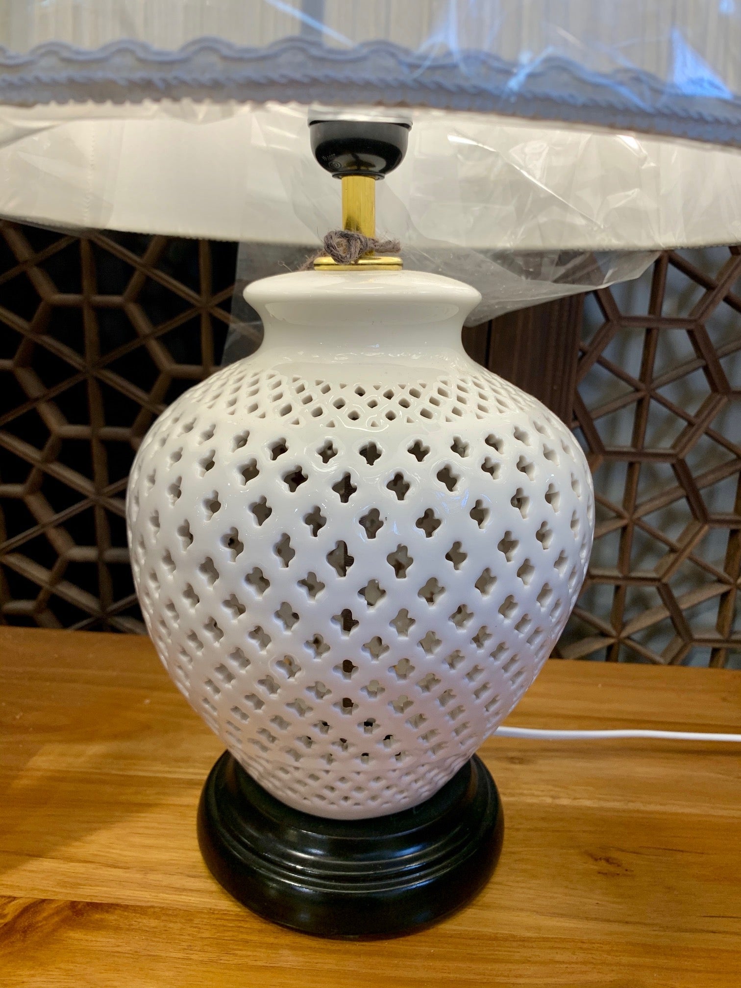 Criss Cross Netting Ceramic Table Lamp