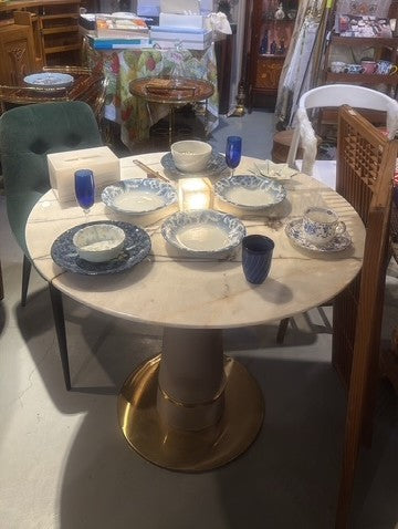 Glare Turkish Lilac marble round dining table