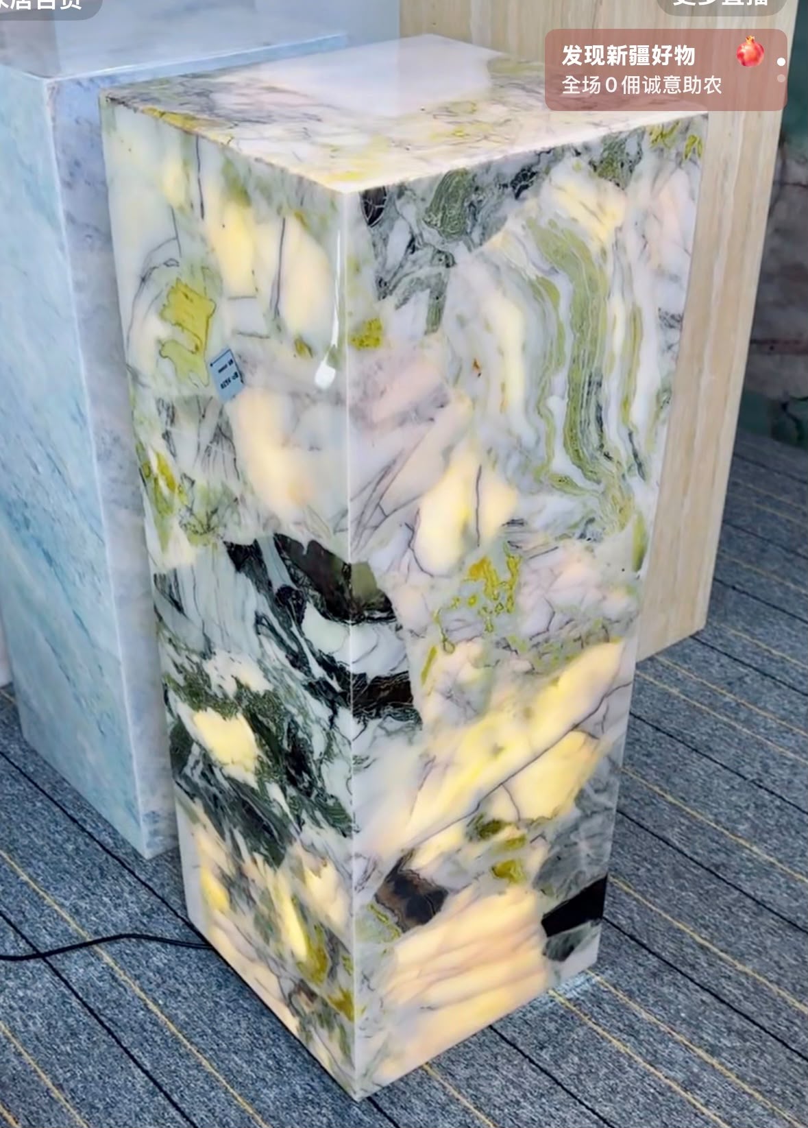 Dancing algae in the sea light column