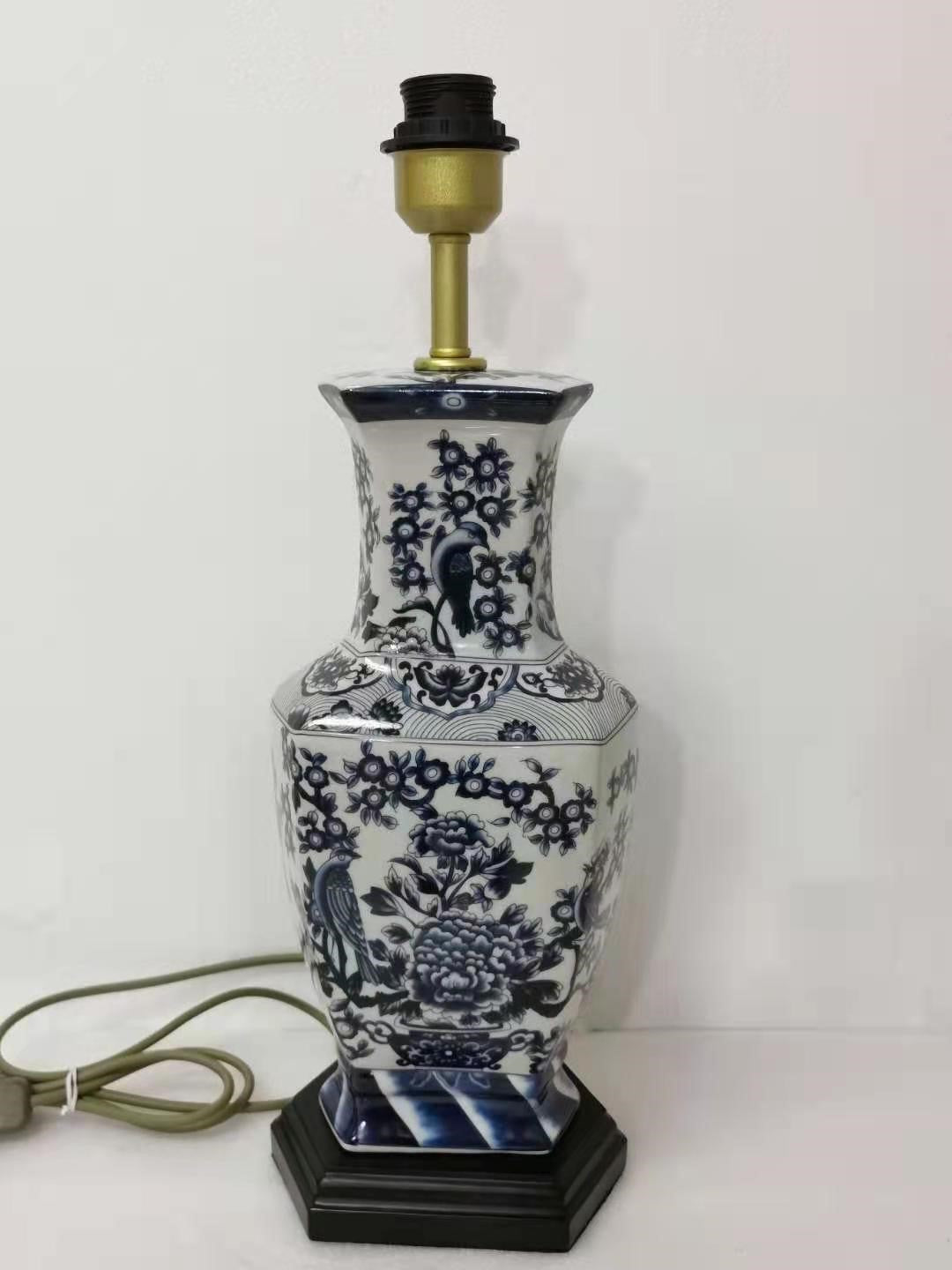 Peony, Chinese Vintage Porcelain Lamp