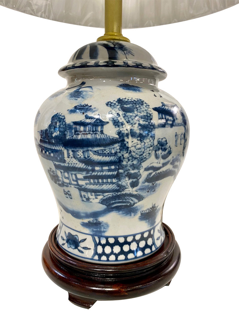 Vintage Chinese Porcelain Lamp