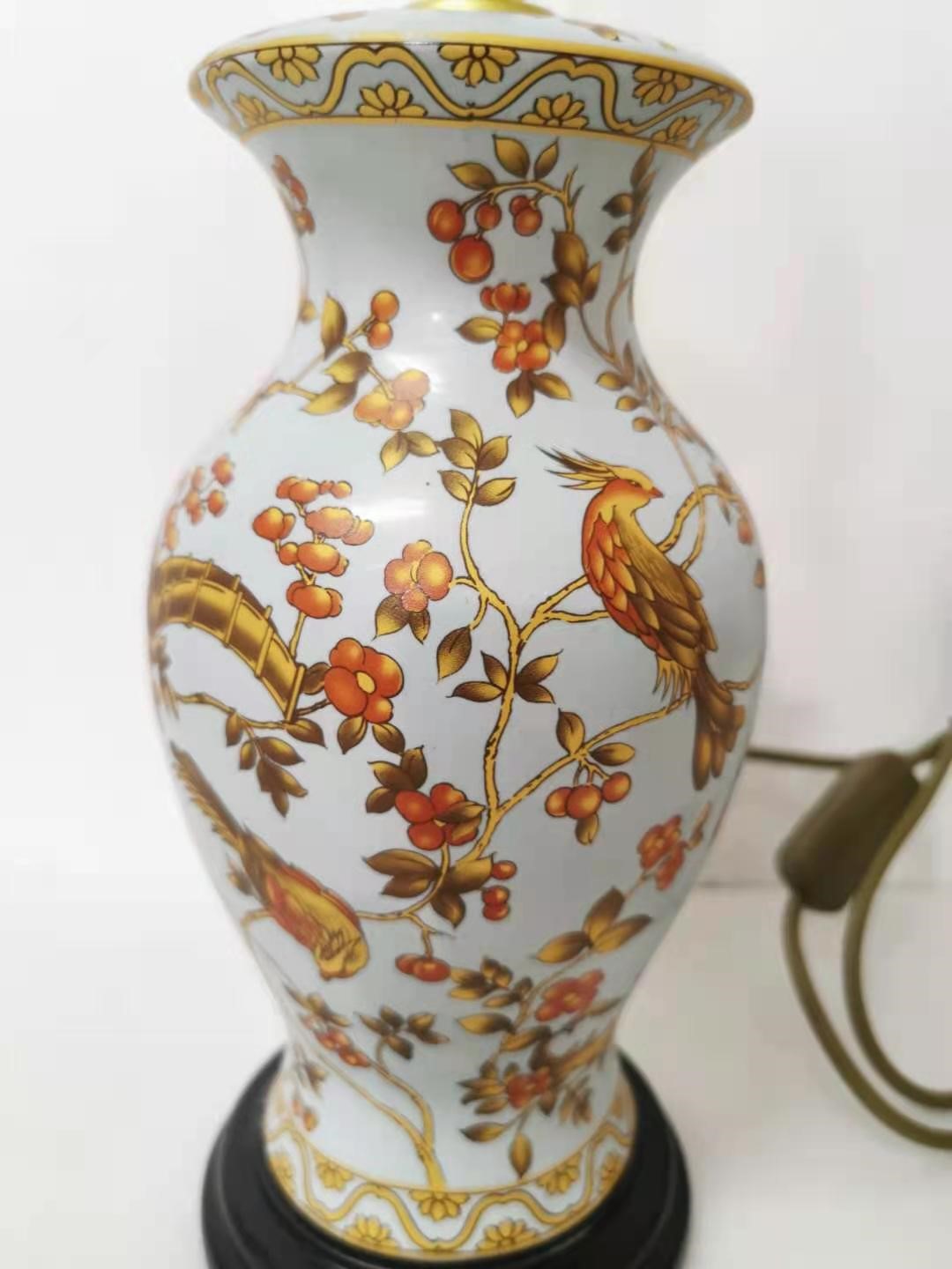 Golden flower Chinese porcelain lamp